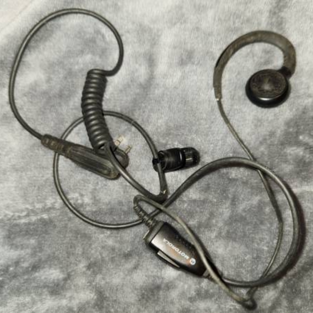 Motorola RLN6423 Two Way Radio Swivel Earpiece W/ PTT Microphone